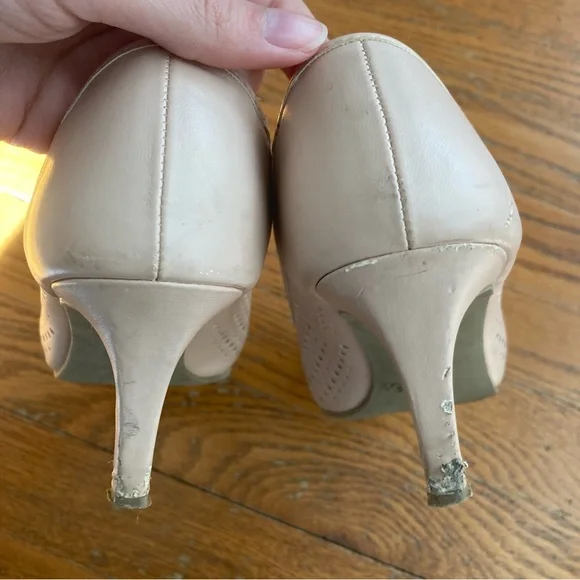 4/$10 - Comfort Plus Pale Pink Heeled Pumps with Bows - Picture 8 of 15